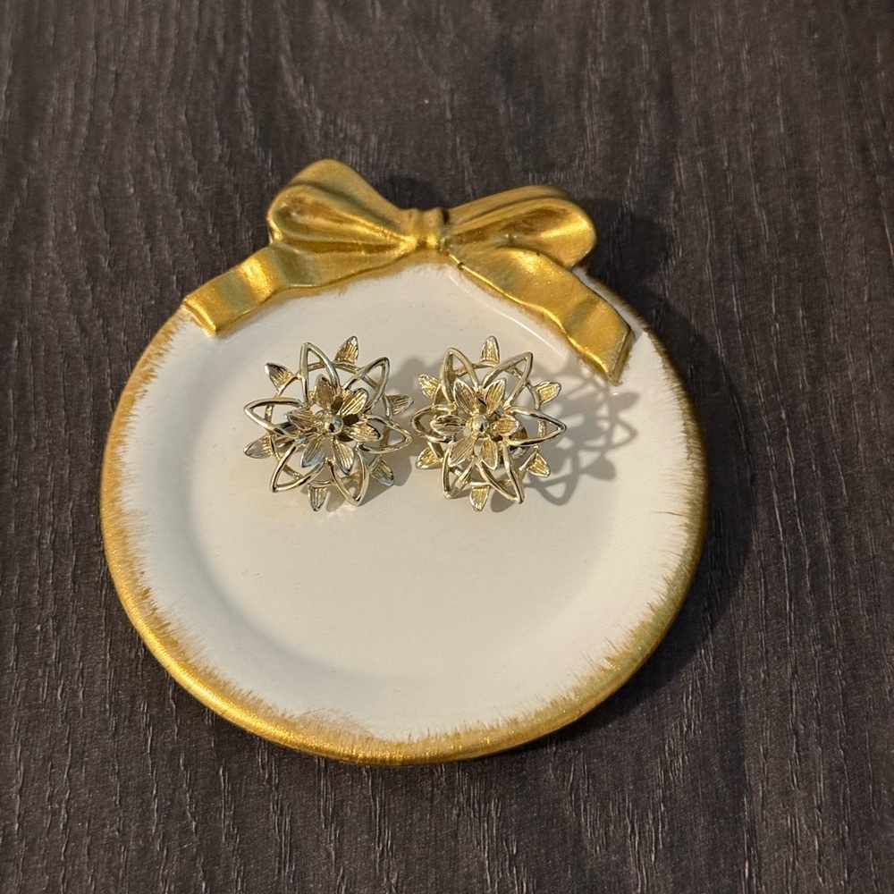 Sarah Coventry Gold Tone Floral Earrings